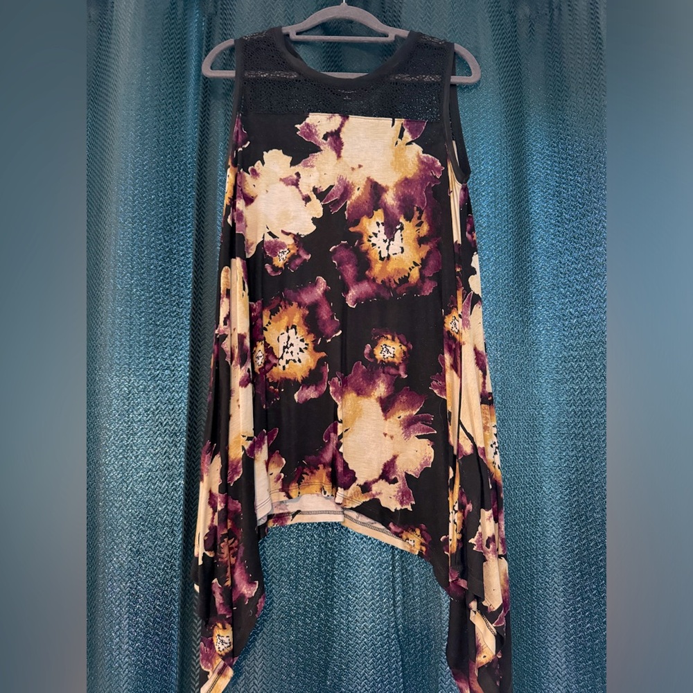 Simply Vera Wang Floral Tank Top With Mesh Neck Detail. Size Small!